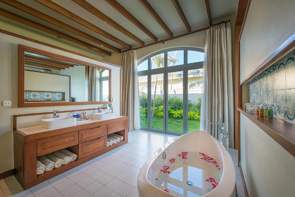 Review FLC Luxury Resort Samson qua chi tiết các không gian